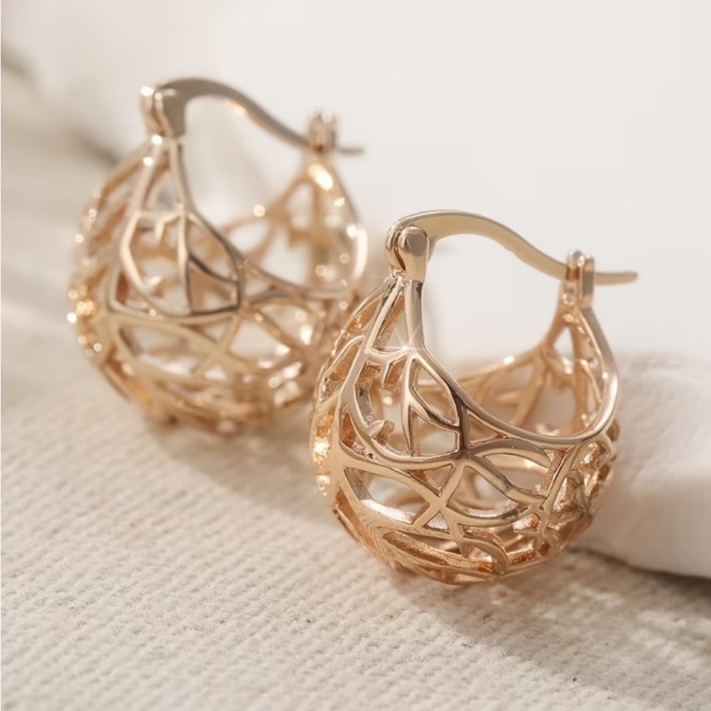 Gold Tone Openwork Vine Hoop 
Earrings Boho Organic Leaf